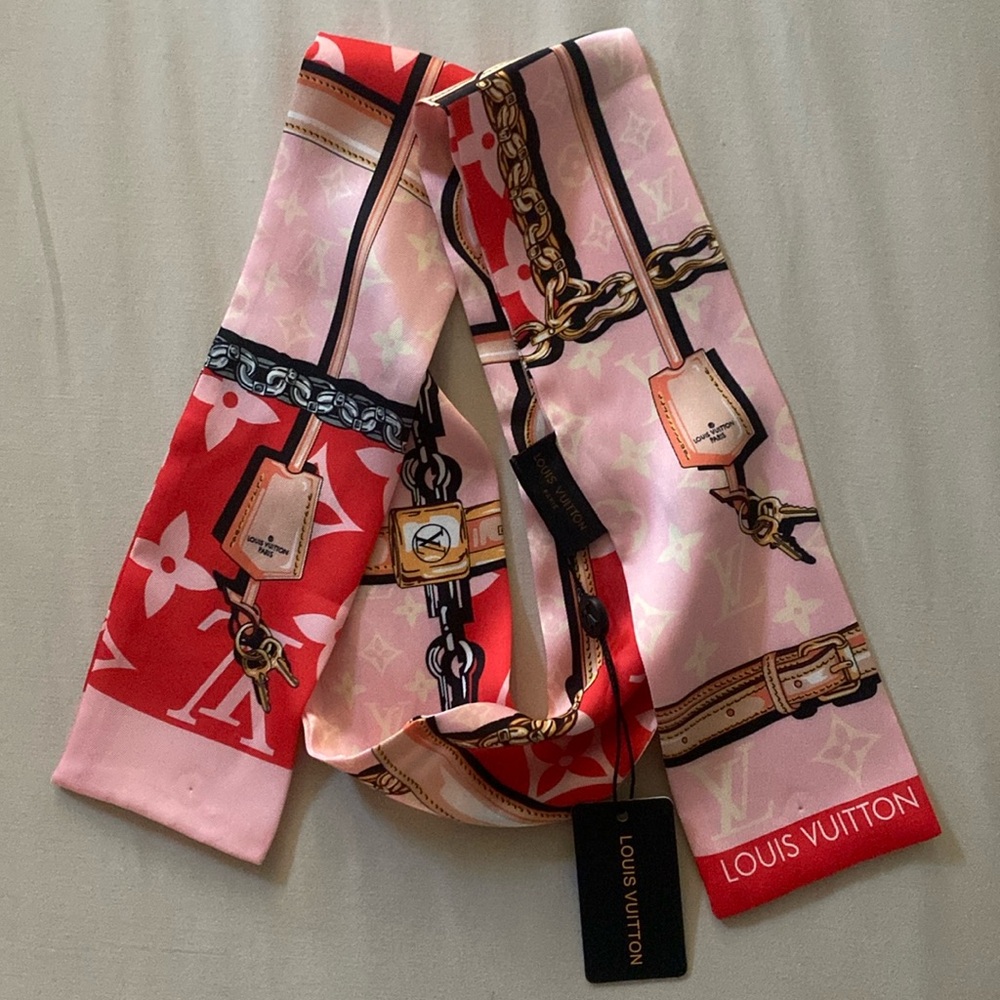 $469 NWT Louis Vuitton Silk Twilly Or Scarf